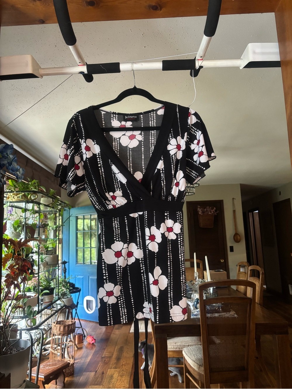 Y2K Hot Tempered Black and Red Floral V-Neck Women’s Top with Tie Back Size M